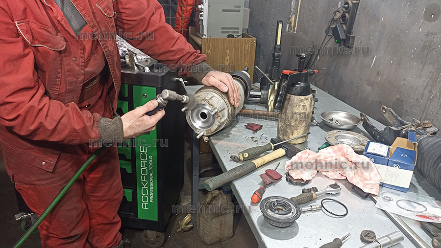 Очищаем поверхность Очищаем поверхность