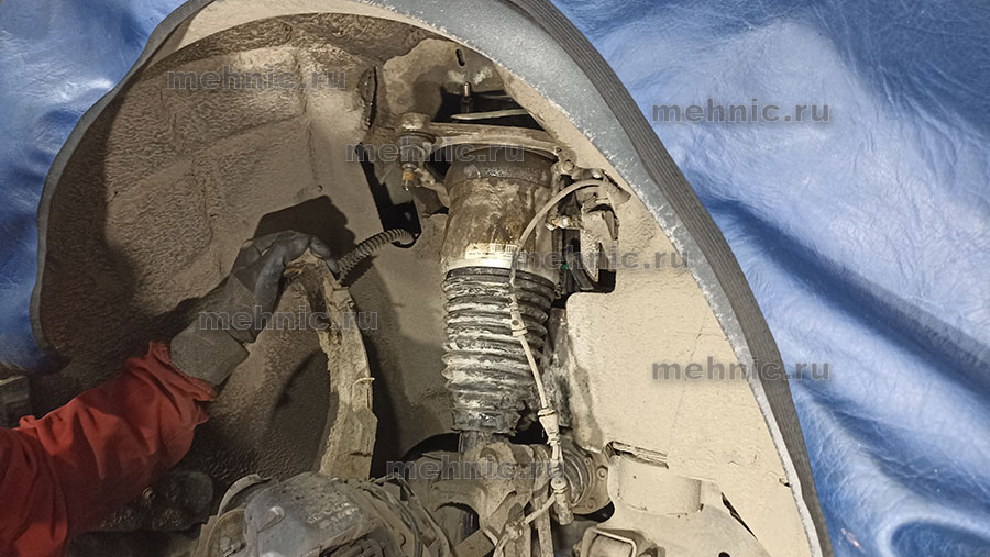 Отводим рычаг Отводим рычаг