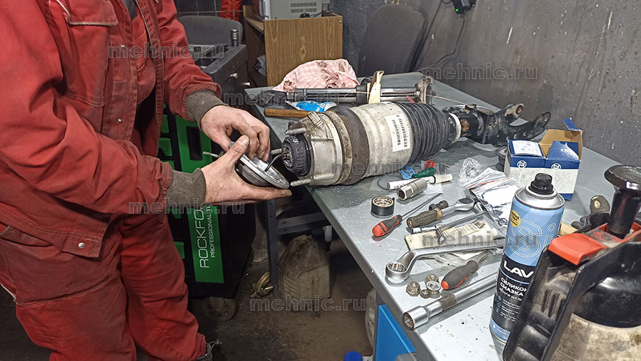 Возвращаем крышку Возвращаем крышку