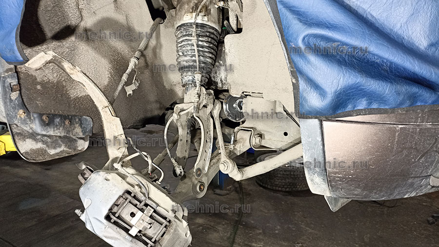 Пневматическая стойка откручена Пневматическая стойка откручена