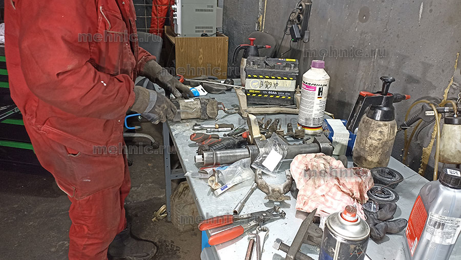 Вскрываем корпус