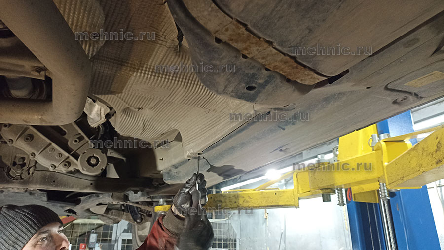 Откручиваем пластиковый кожух