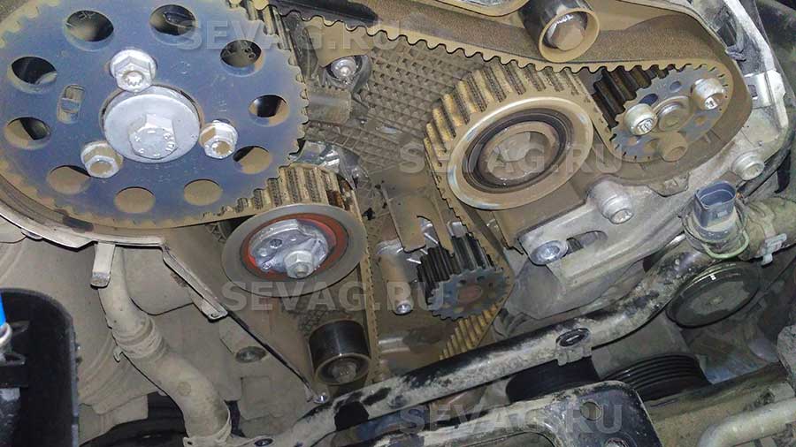 Замена масла и масляного фильтра в двигателе Фольксваген Тигуан в Москве