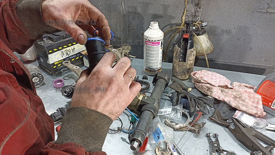 Устанавливаем новые уплотнители