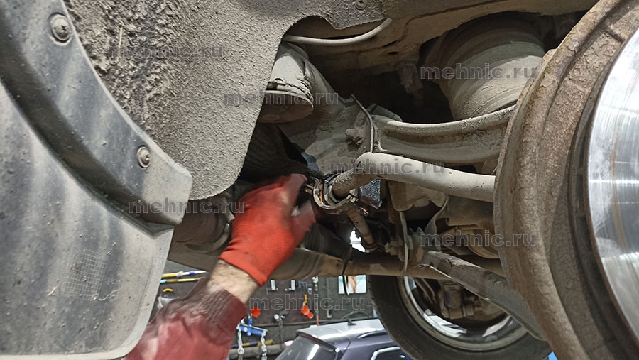 Извлекаем болт