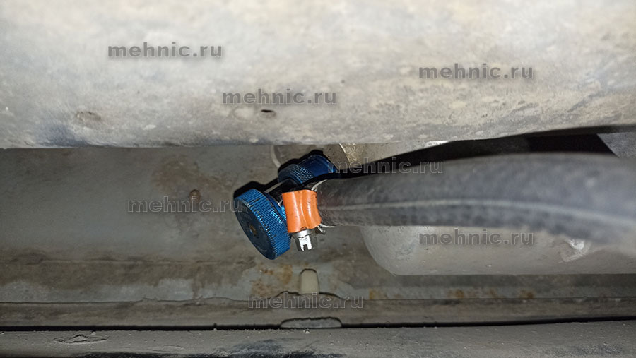 Подключаем заправочный баллон