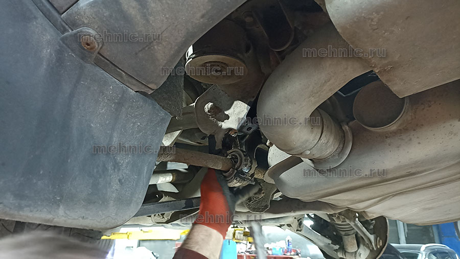 Снимаем старую втулку