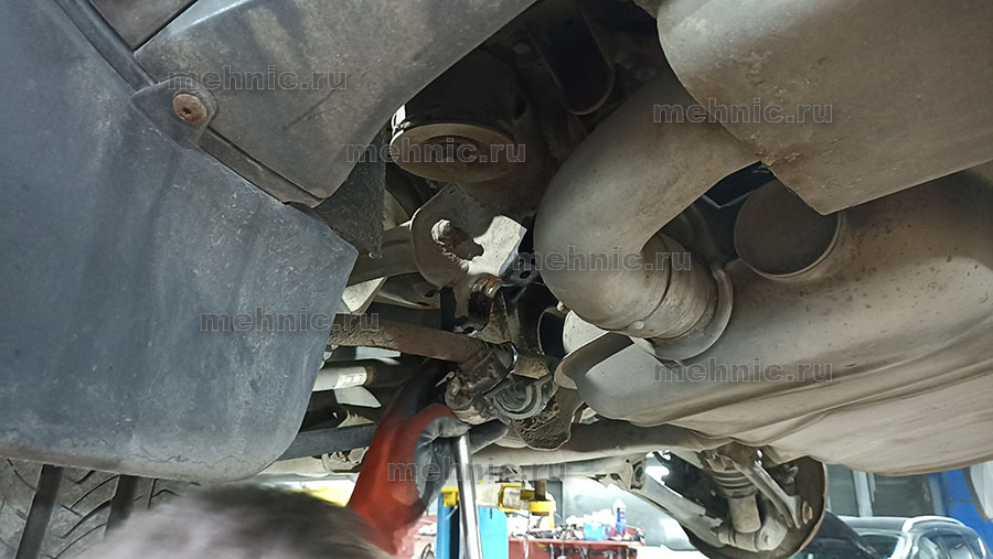 Снимаем втулку стабилизатора