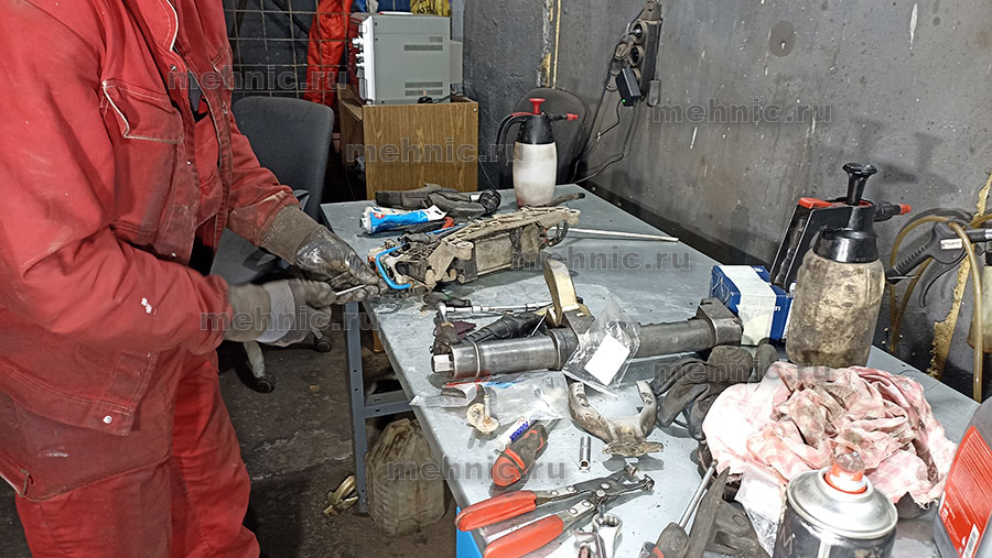 Откручиваем блок клапанов